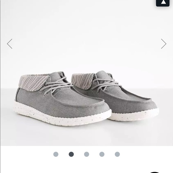 ISO size 8 in hey dudes - Picture 2 of 3